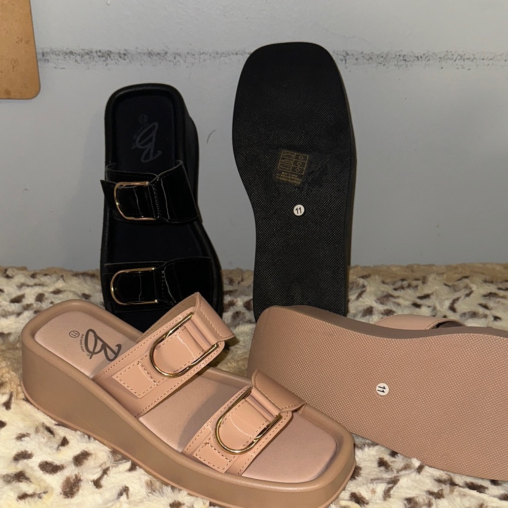 Elegant Black and Tan Women's Sandals - Picture 3 of 3